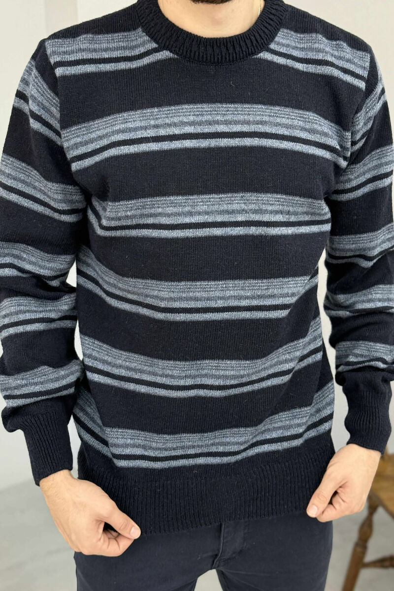 TRIKO E THURRUR ME JAKE TE RRUMBULLAKET DHE DIZAJN VIJASH PER MESHKUJ NE NGJYRE BLU TE ERRET - 2