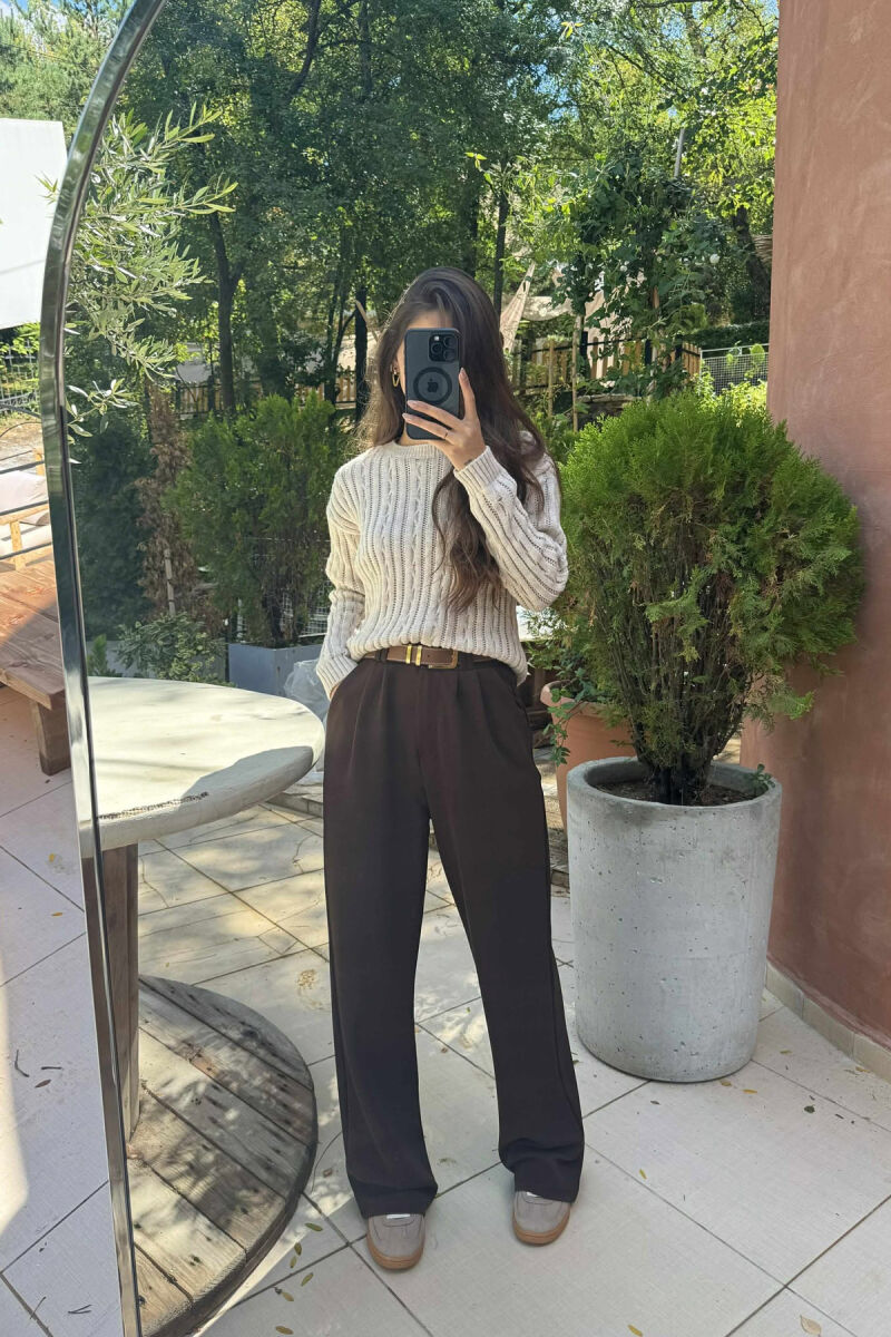 TRIKO E THURUR ME JAKË TË RRUMBULLAKËT PËR FEMRA NË NGJYRËN BEZHË TË ZBARDHUR - 2