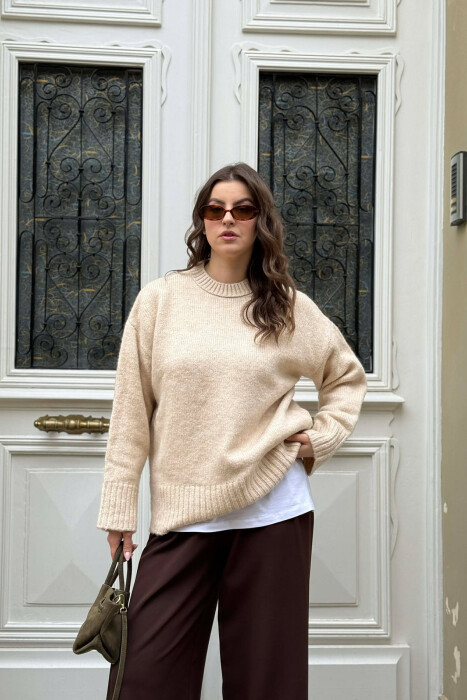 TRIKO E THURUR NJE NGJYRESHE ME JAKE TE RRUMBULLAKET PER FEMRA NE NGJYRE KREM - KLAUDIO FASHION