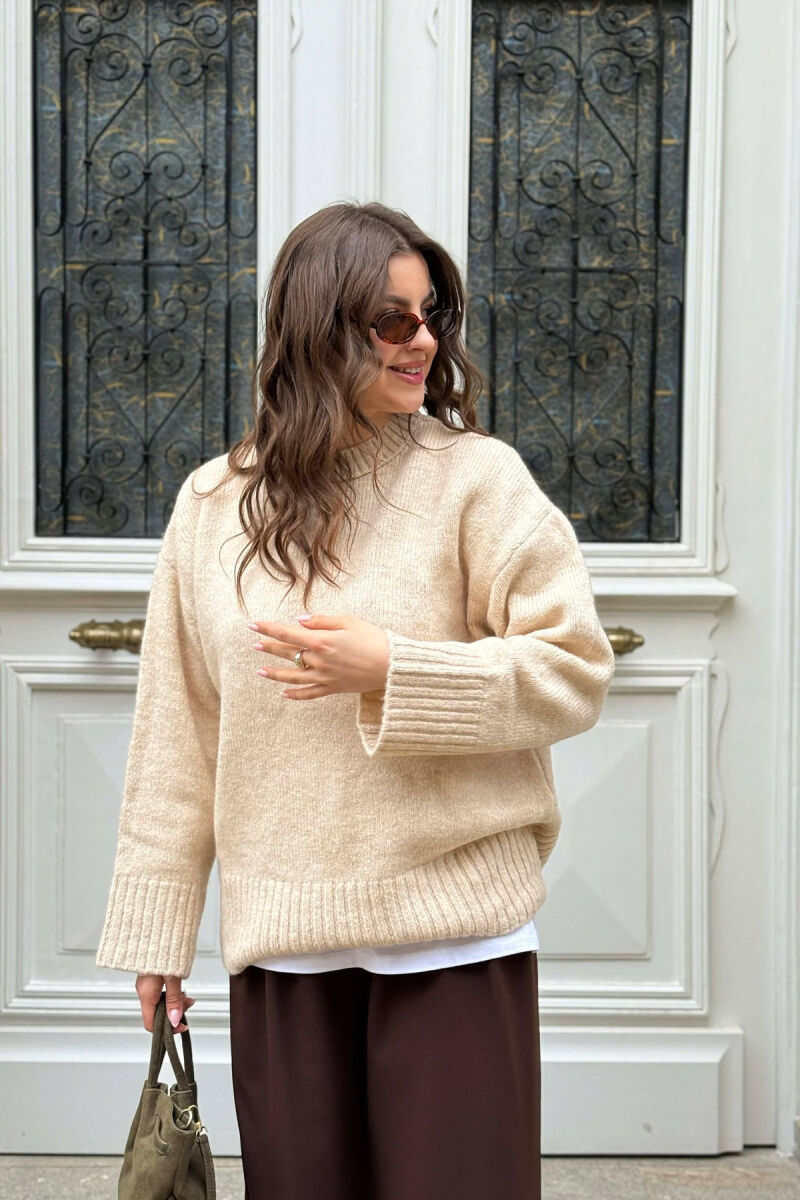 TRIKO E THURUR NJE NGJYRESHE ME JAKE TE RRUMBULLAKET PER FEMRA NE NGJYRE KREM - 2