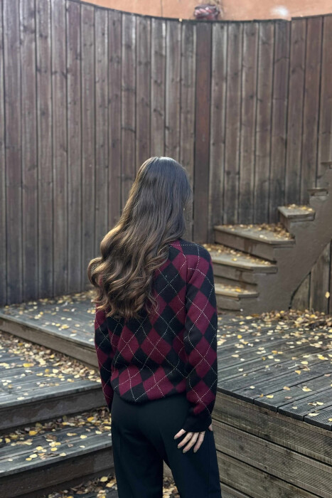 TRIKO ME DIZAJN ROMBESH PËR FEMRA NË NGJYRË TË ZEZË ME VISHNJË - 3