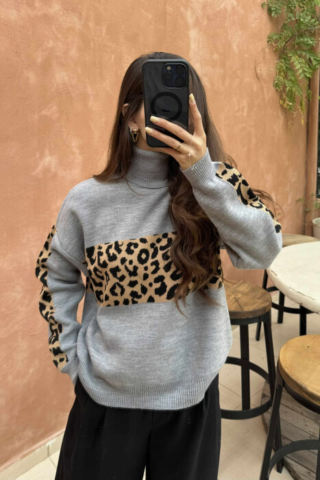 TRIKO ME JAKË GOLF DHE DIZANJ LEOPARD PËR FEMRA NË NGJYRËN GRI - 3