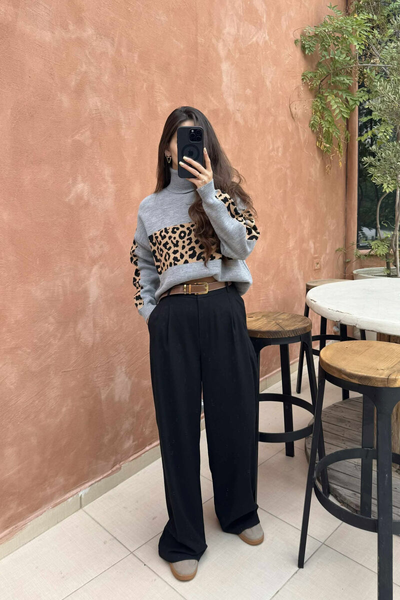 TRIKO ME JAKË GOLF DHE DIZANJ LEOPARD PËR FEMRA NË NGJYRËN GRI - 4