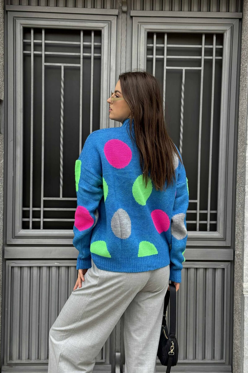 TRIKO ME JAKË GOLF DHE DIZANJ RRATHËSH PËR FEMRA NË NGJYRËN BLU - 3