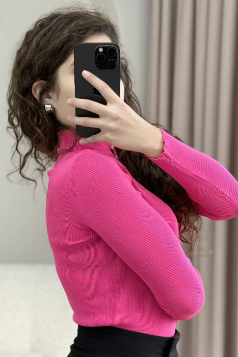 TRIKO ME JAKË GOLF DHE ME DETAJIN E GURËVE PËR FEMRA NË NGJYRË CIKLAMI - 3