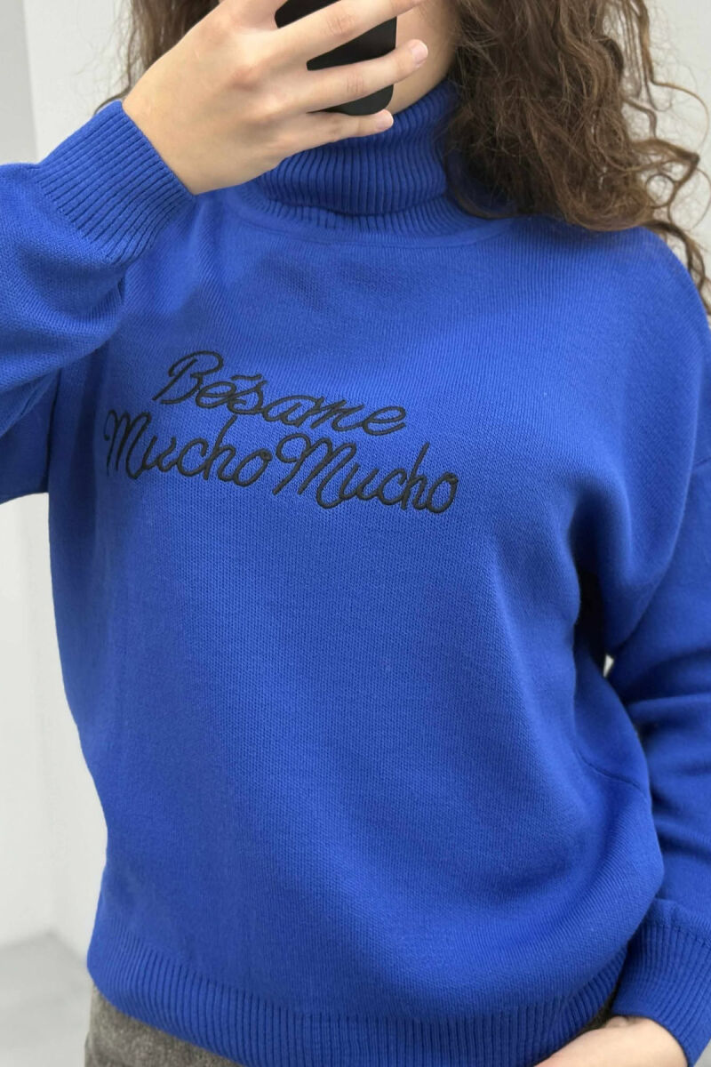 TRIKO ME JAKË GOLF DHE SHKRIME PARA PËR FEMRA NË NGJYRËN BLU TË ERRËT - 4