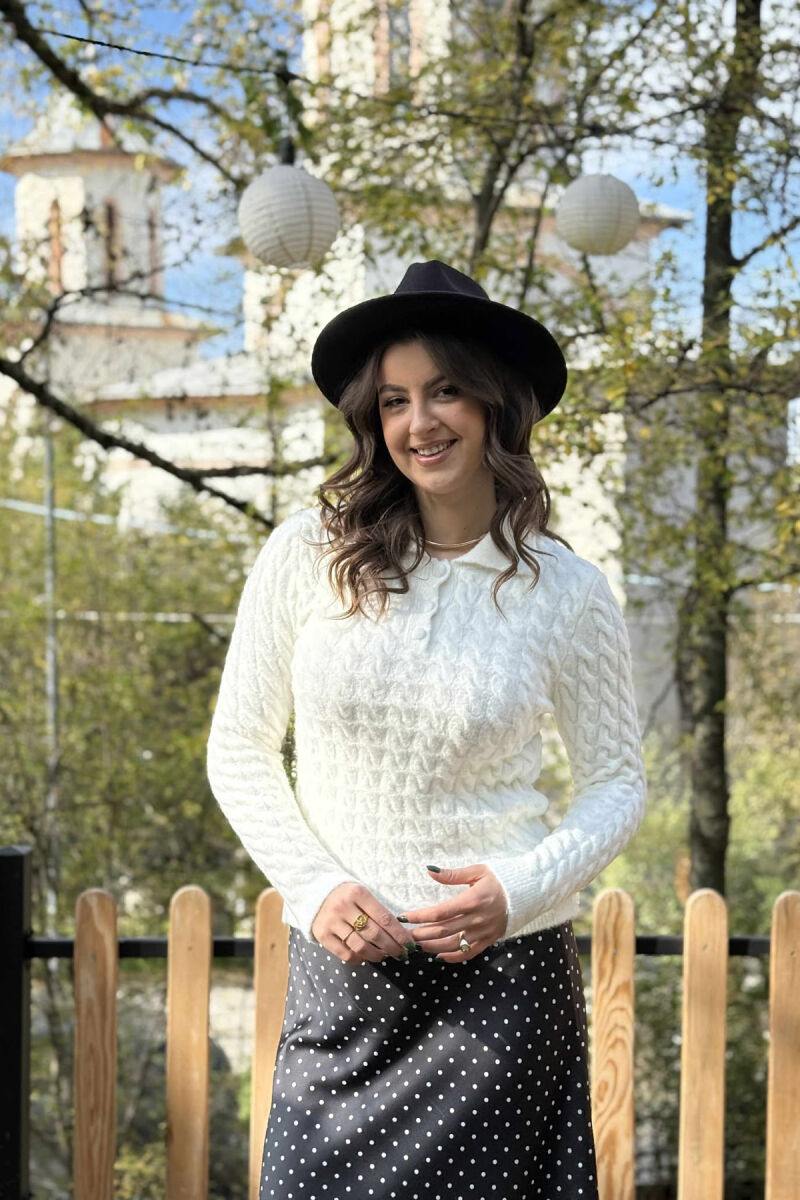 TRIKO ME JAKË POLO DHE BUTONA PËR FEMRA NË NGJYRË TË BARDHË - 2