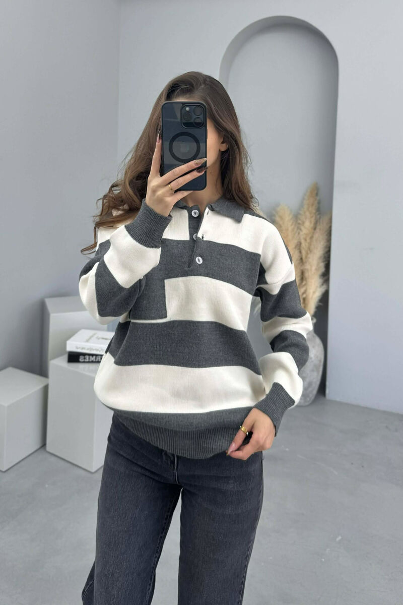 TRIKO ME JAKE POLO ME DETAJIN E XHEPIT DHE VIJA PER FEMRA NE NGJYRE GRI - 2