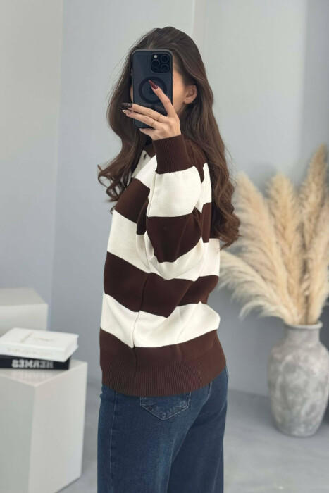 TRIKO ME JAKE POLO ME DETAJIN E XHEPIT DHE VIJA PER FEMRA NE NGJYRE KAFE - 3