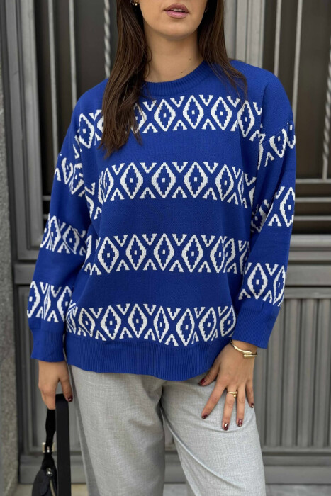 TRIKO ME JAKË TË RRUMBULLAKËT DHE DIZAJNE ROMBESH PËR FEMRA NË NGJYRË BLU - 4