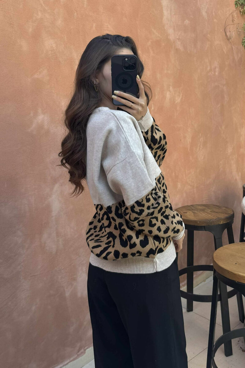 TRIKO ME JAKË TË RRUMBULLAKËT DHE DIZANJ LEOPARD PËR FEMRA NË NGJYRËN BEZHË TË ZBARDHUR - 3