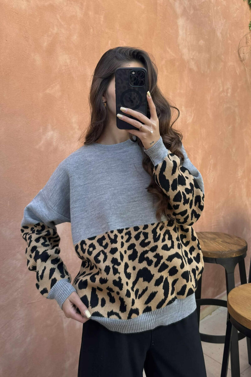 TRIKO ME JAKË TË RRUMBULLAKËT DHE DIZANJ LEOPARD PËR FEMRA NË NGJYRËN GRI - 6