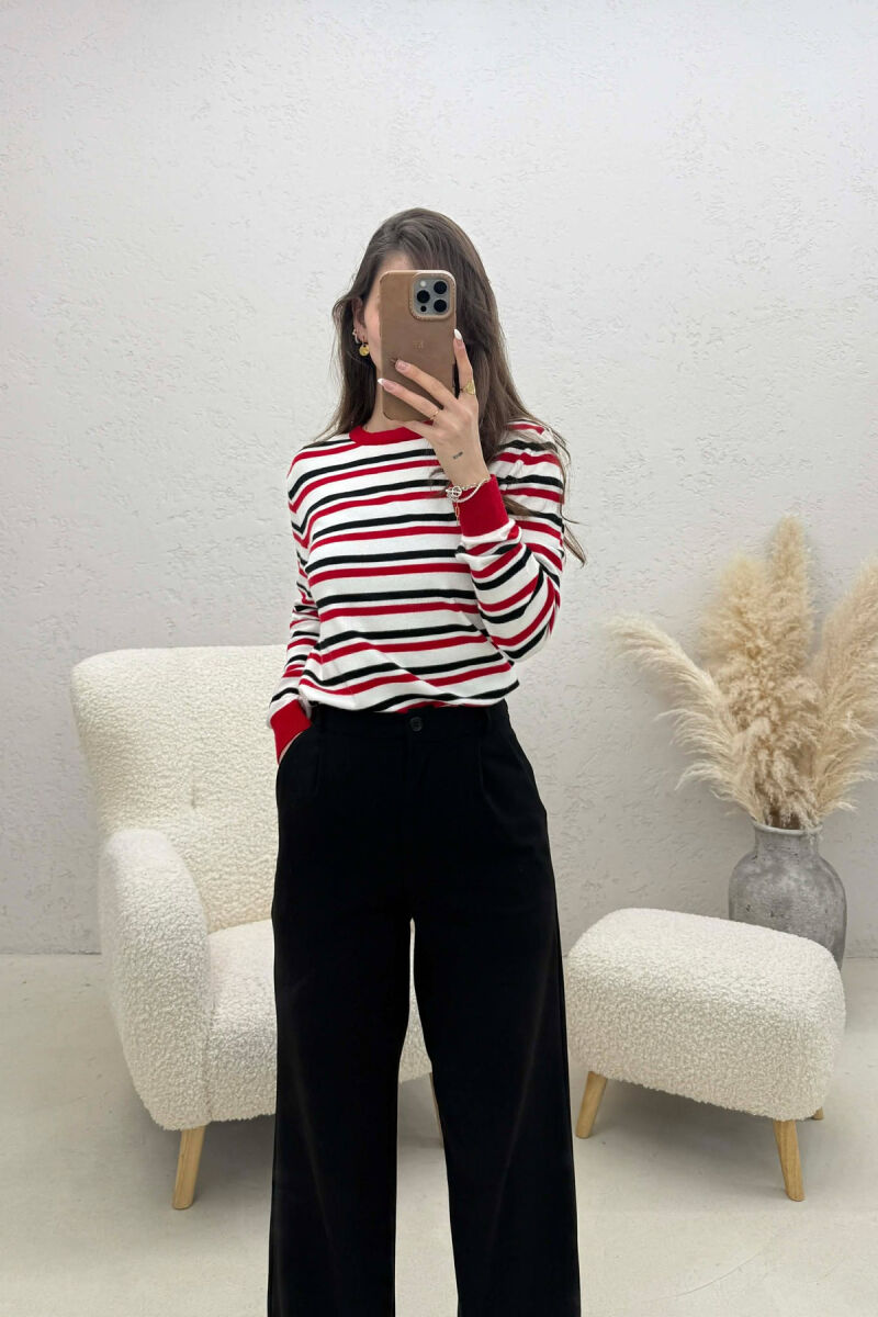 TRIKO ME JAKE TE RRUMBULLAKET ME DIZANJ ME VIJA PER FEMRA NE NGJYRE TE BARDHE - 4