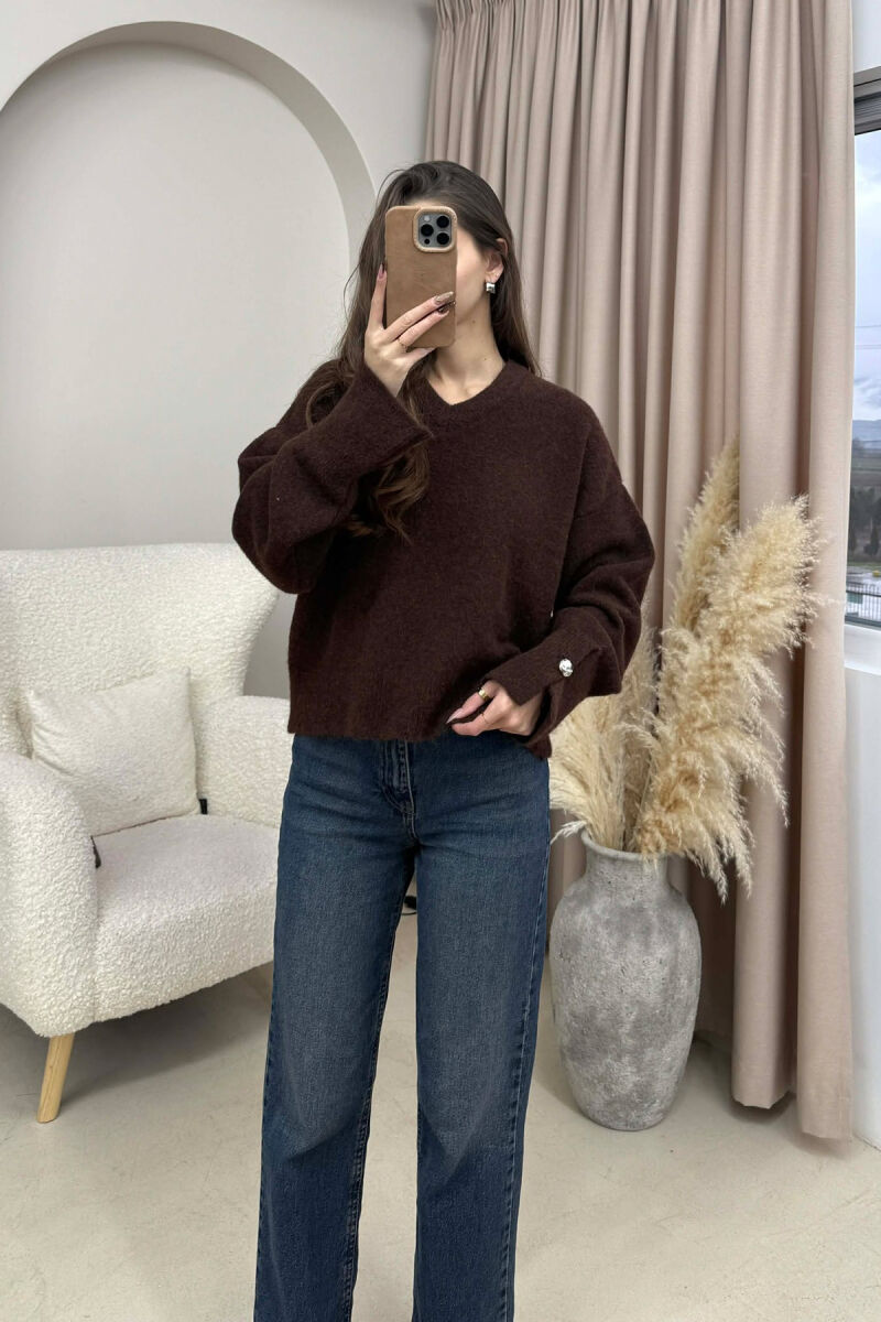 TRIKO ME JAKE V DHE ME BUTONA TEK MENGET PER FEMRA NE NGJYRE KAFE TE ERRET - 2