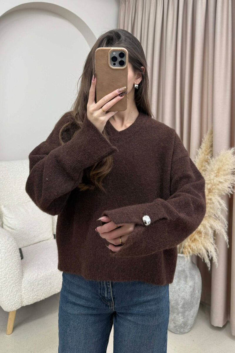 TRIKO ME JAKE V DHE ME BUTONA TEK MENGET PER FEMRA NE NGJYRE KAFE TE ERRET - 4