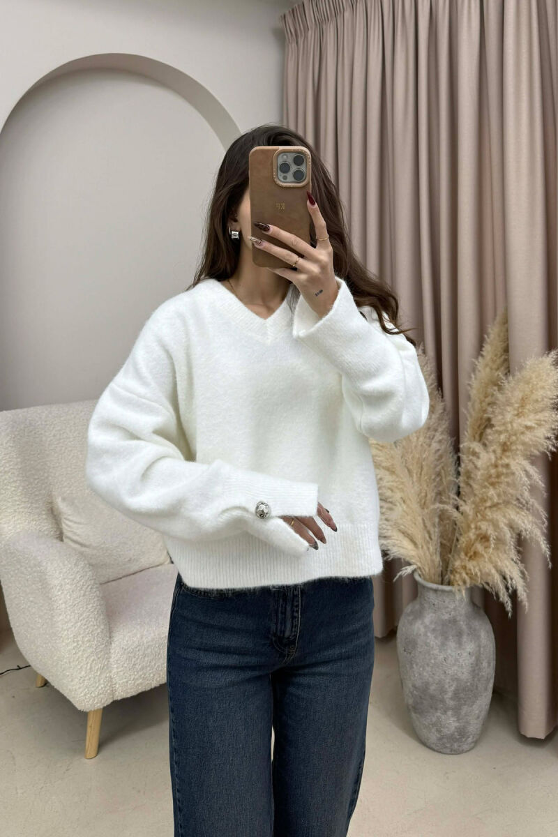 TRIKO ME JAKE V DHE ME BUTONA TEK MENGET PER FEMRA NE NGJYRE TE BARDHE - 2