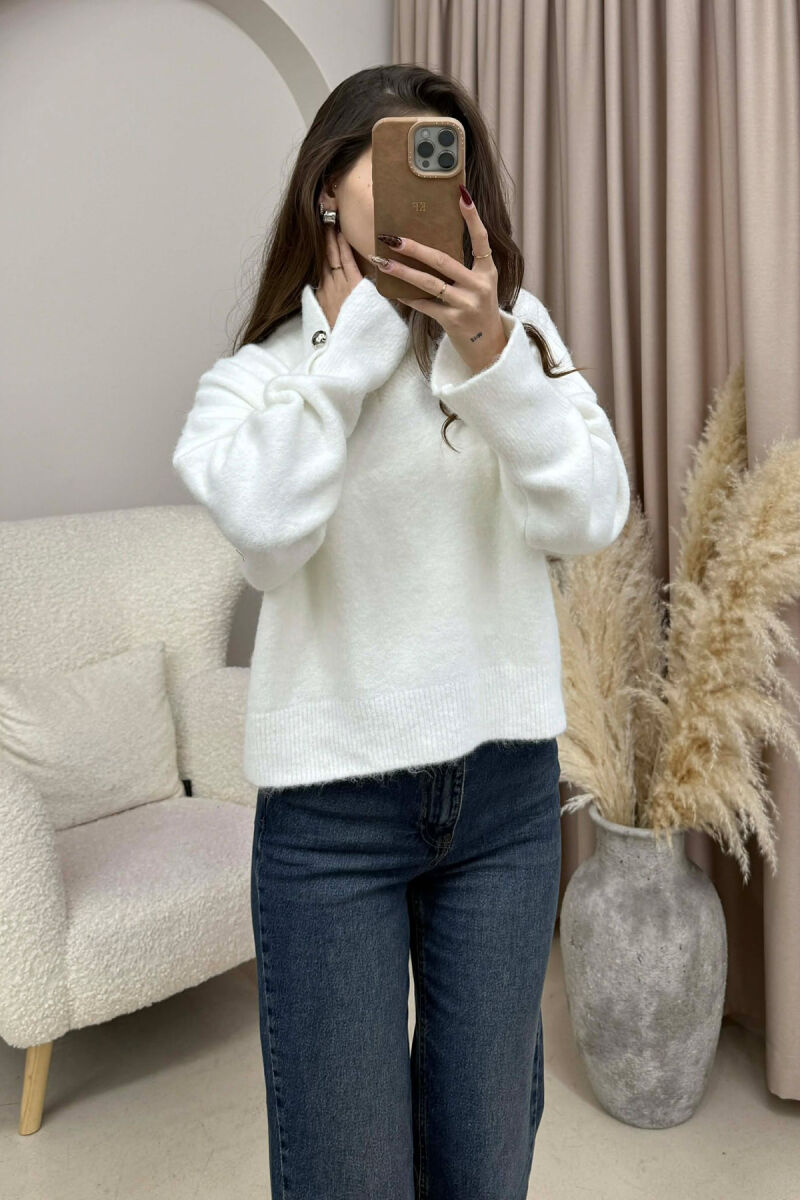 TRIKO ME JAKE V DHE ME BUTONA TEK MENGET PER FEMRA NE NGJYRE TE BARDHE - 3