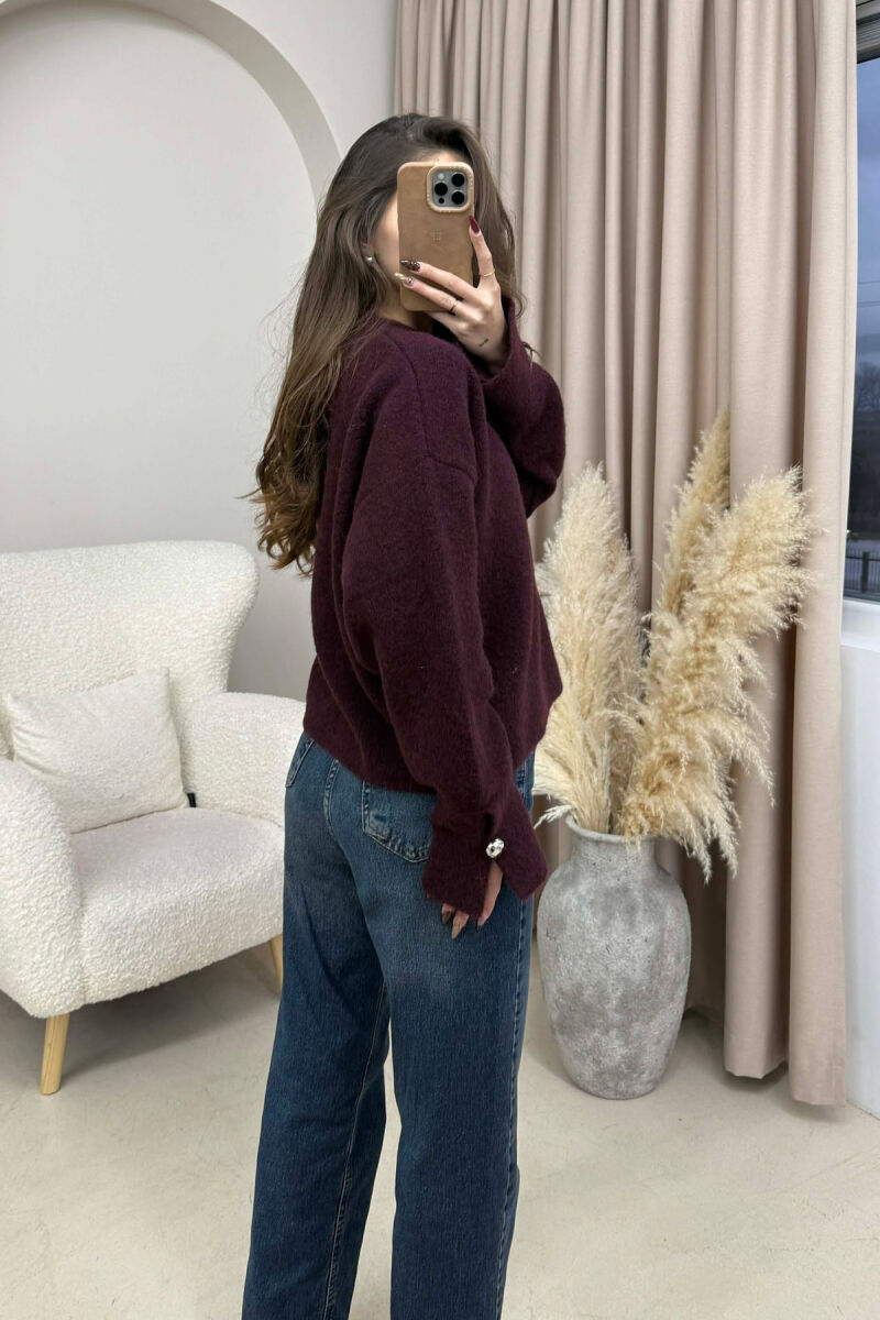 TRIKO ME JAKE V DHE ME BUTONA TEK MENGET PER FEMRA NE NGJYRE VISHNJE - 3