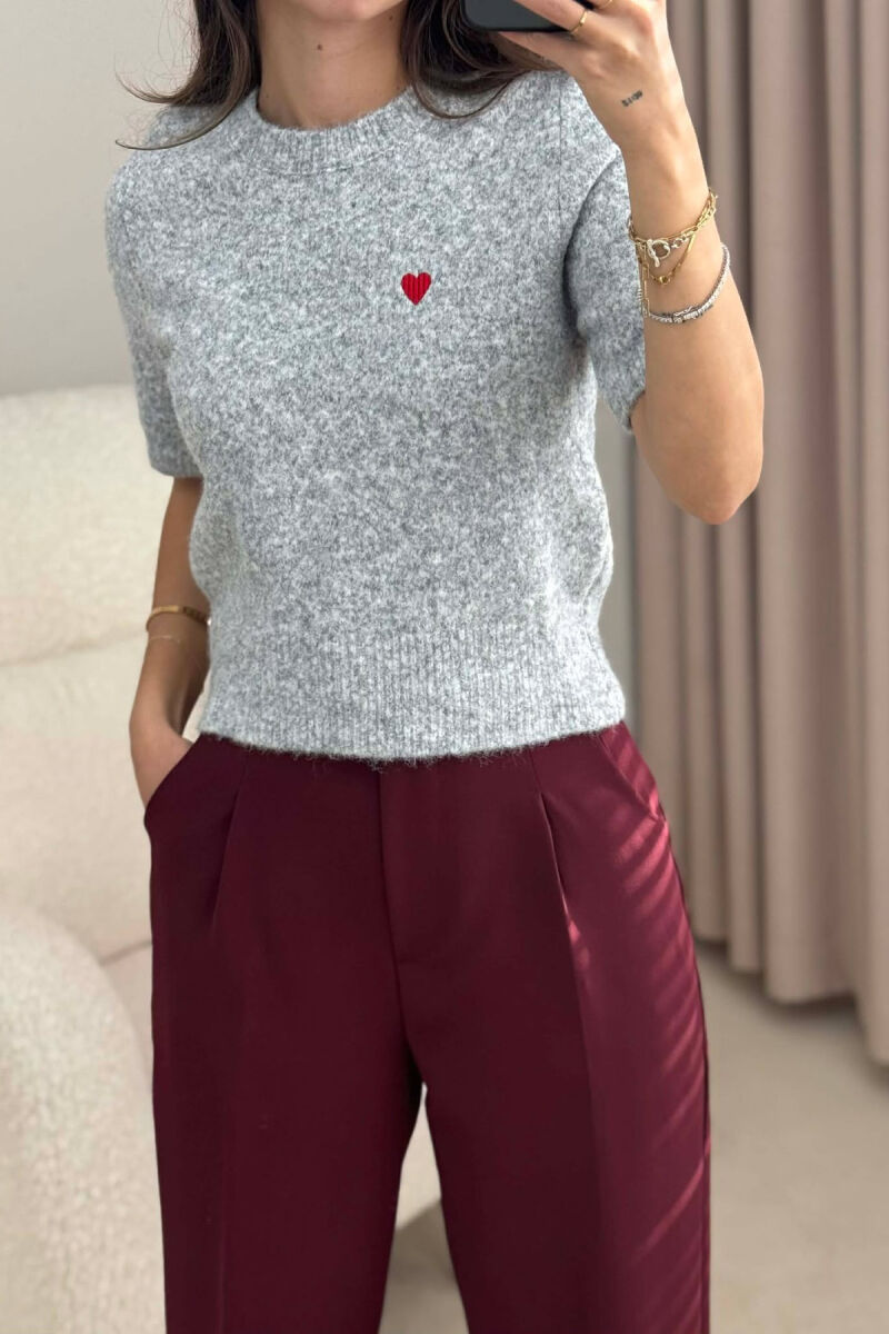 TRIKO ME LOGO ME ZEMËR DHE ME MËNGË TË SHKURTRA PËR FEMRA NË NGJYRË GRI - 4