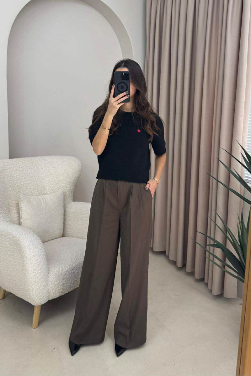 TRIKO ME LOGO ME ZEMËR DHE ME MËNGË TË SHKURTRA PËR FEMRA NË NGJYRË TË ZEZË - 4