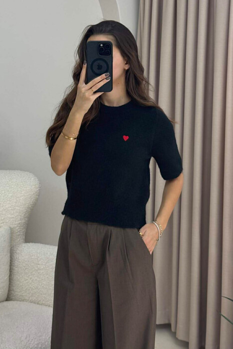 TRIKO ME LOGO ME ZEMËR DHE ME MËNGË TË SHKURTRA PËR FEMRA NË NGJYRË TË ZEZË - 6