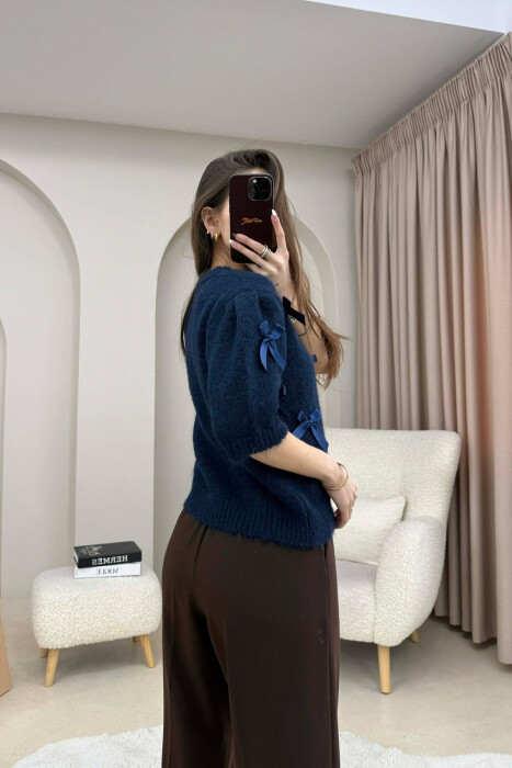 TRIKO ME MENGE TE SHKURTA DHE DETAJE FJONGOSH PER FEMRA NE NGJYRE BLU TE ERRET - 2