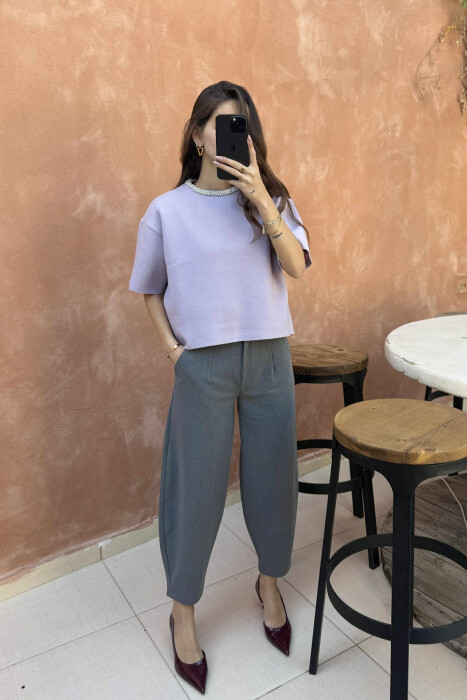 TRIKO ME MËNGË TË SHKURTRA DHE GURË TË SHËNDRITSHËM PËR FEMRA NË NGJYRËN LEJLA TË ZBARDHUR - 1