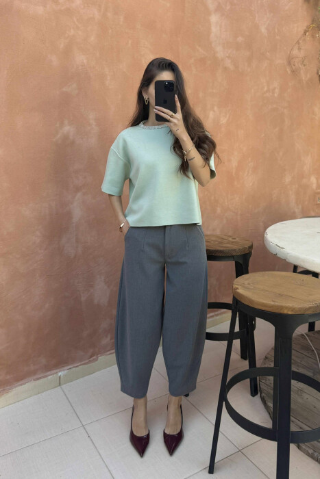 TRIKO ME MËNGË TË SHKURTRA DHE GURË TË SHËNDRITSHËM PËR FEMRA NË NGJYRËN MENTE - 1