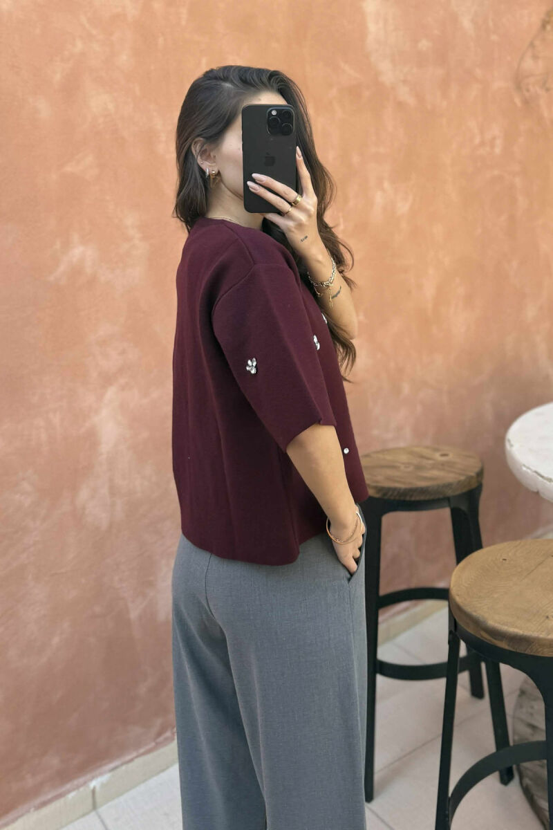 TRIKO ME MËNGE TË SHKURTRA DHE ME DETAJE GURËSH PËR FEMRA NË NGJYRËN VISHNJË - 4