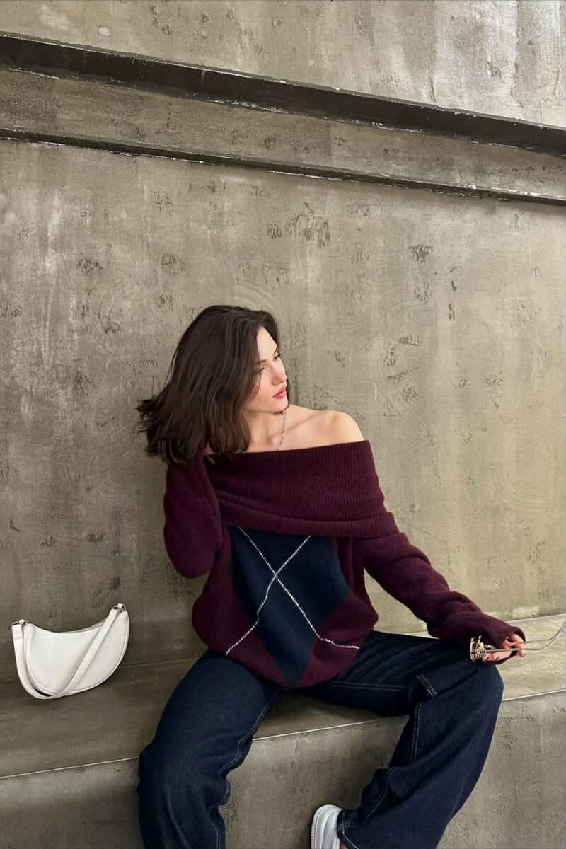 TRIKO ME SUPET JASHTE DHE ME DIZJAN ROMBESH PER FEMRA NE NGJYRE VISHNJE TE ERRET - 5