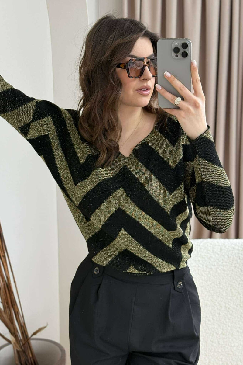 TRIKO ME VIJA PËR FEMRA NË NGJYRËN E ZEZË DHE GOLD - 3