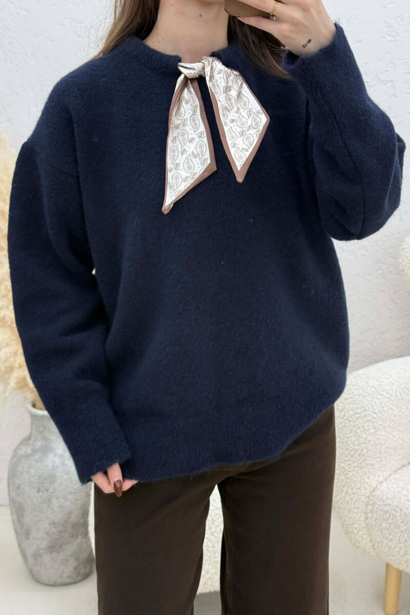 TRIKO NJE NGJYRESHE ME DETAJIN E SHALLIT PER FEMRA NE NGJYRE BLU - 2