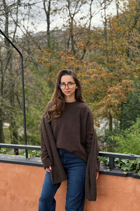 TRIKO NJE NGJYRESHE ME DETAJIN E SHALLIT PER FEMRA NE NGJYRE KAFE TE ERRET - 2