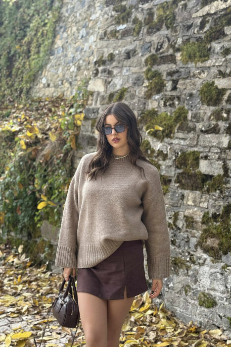 TRIKO NJË NGJYRËSHE ME JAKË TË RRUMBULLAKËT PËR FEMRA NË NGJYRË BEZHË TË ERRËT - 4