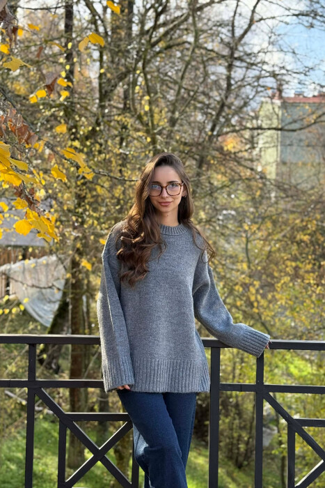 TRIKO NJE NGJYRESHE ME JAKE TE RRUMBULLAKET PER FEMRA NE NGJYRE GRI TE ERRET - 2