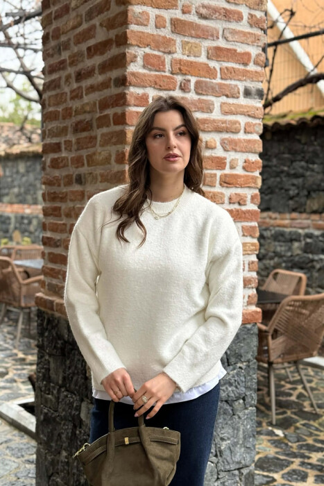 TRIKO NJE NGJYRSHE ME JAKE TE RRUMBULLAKET PER FEMRA NE NGJYRE TE BARDHE - KLAUDIO FASHION