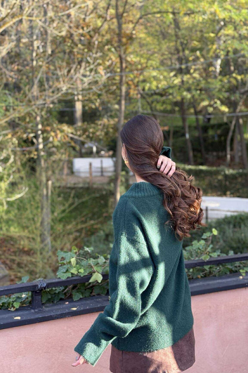 TRIKO NJË NGJYRËSHE ME JAKË V PËR FEMRA NË NGJYRË JESHILE TË ERRËT - 3