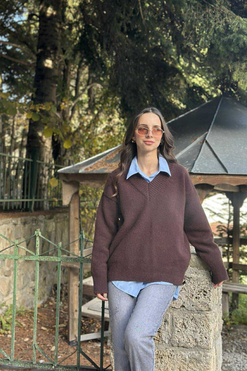 TRIKO NJË NGJYRËSHE ME JAKË V PËR FEMRA NË NGJYRË KAFE TË ERRËT - 3