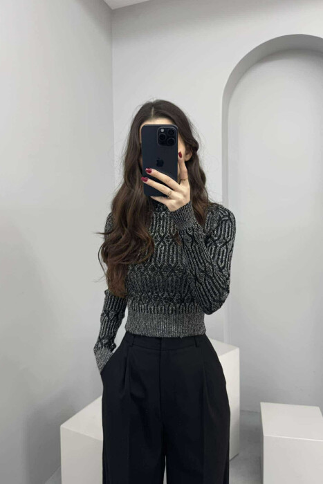 TRIKO NJË NGJYRËSHE ME SHKËLQIM PËR FEMRA NË NGJYRËN SILVER - 1