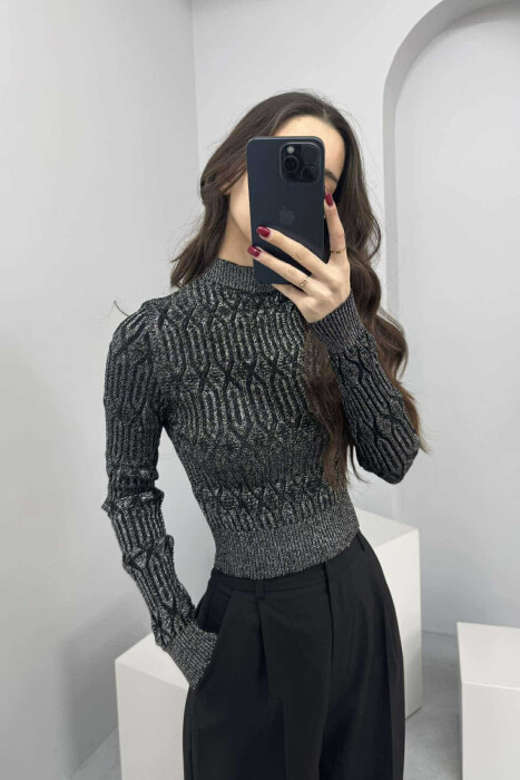 TRIKO NJË NGJYRËSHE ME SHKËLQIM PËR FEMRA NË NGJYRËN SILVER - 2