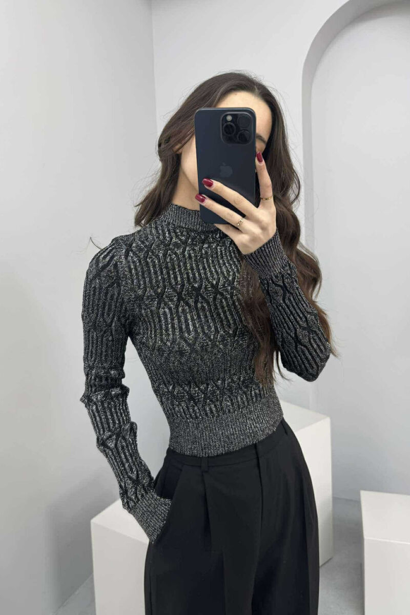 TRIKO NJË NGJYRËSHE ME SHKËLQIM PËR FEMRA NË NGJYRËN SILVER - 2