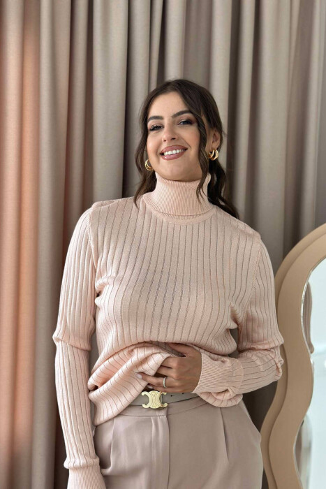 TRIKO NJËNGJYRËSHE ME JAKË GJYSËM GOLF PËR FEMRA NË NGJYRËN PUDËR - 1