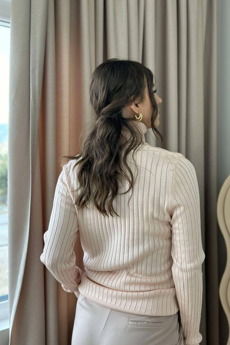 TRIKO NJËNGJYRËSHE ME JAKË GJYSËM GOLF PËR FEMRA NË NGJYRËN PUDËR - 2