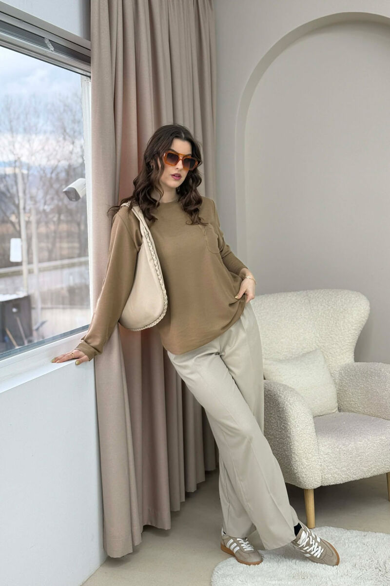 TRIKO NJËNGJYRËSHE ME JAKË TË RRUMBULLAKËT DHE ME DETAJIN E XHEPIT PËR FEMRA NÊ NGJYRËN KAFE - 2