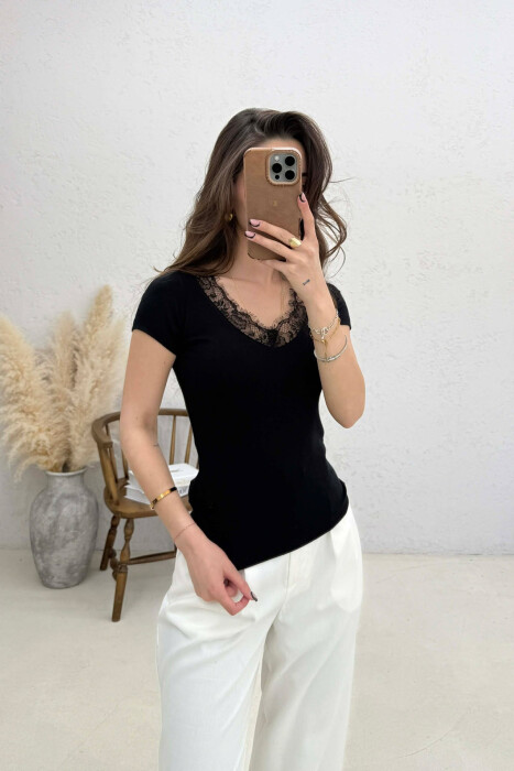 TULLE DETAIL V- NECK WOMAN T-SHIRT BLACK/ E ZEZE 