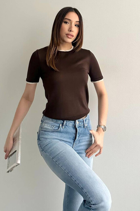 T-SHIRT ME DETAJ DANTELLE PER FEMRA NE NGJYRE KAFE 