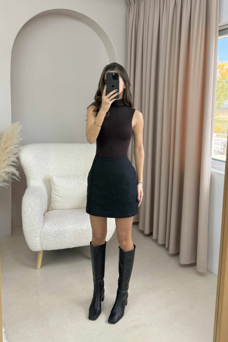 TURTLE NECK SLEEVELESS ONE COLOR WOMEN BODY DARK BROWN/KAE - 1