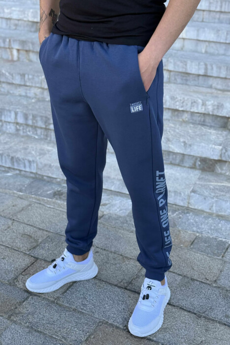 TUTA ME PUSH DHE SHKRIM ANASH PËR MESHKUJ NË NGJYRËN BLU - 2