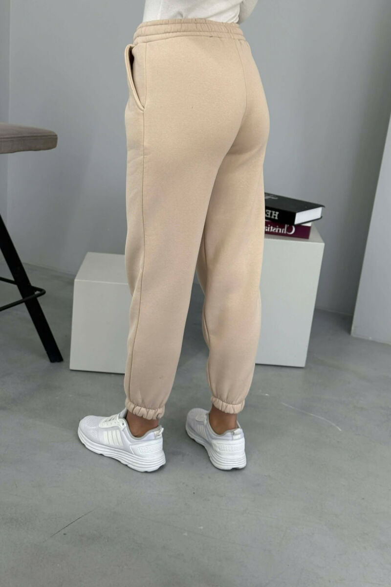 TUTA ME PUSH PËR FEMRA NË NGJYRËN BEZHË - 4