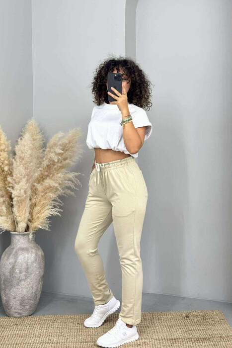 TUTA NJË NGJYRËSHE ME BEL ELASTIK PËR FEMRA NË NGJYRËN BEZHË - 3